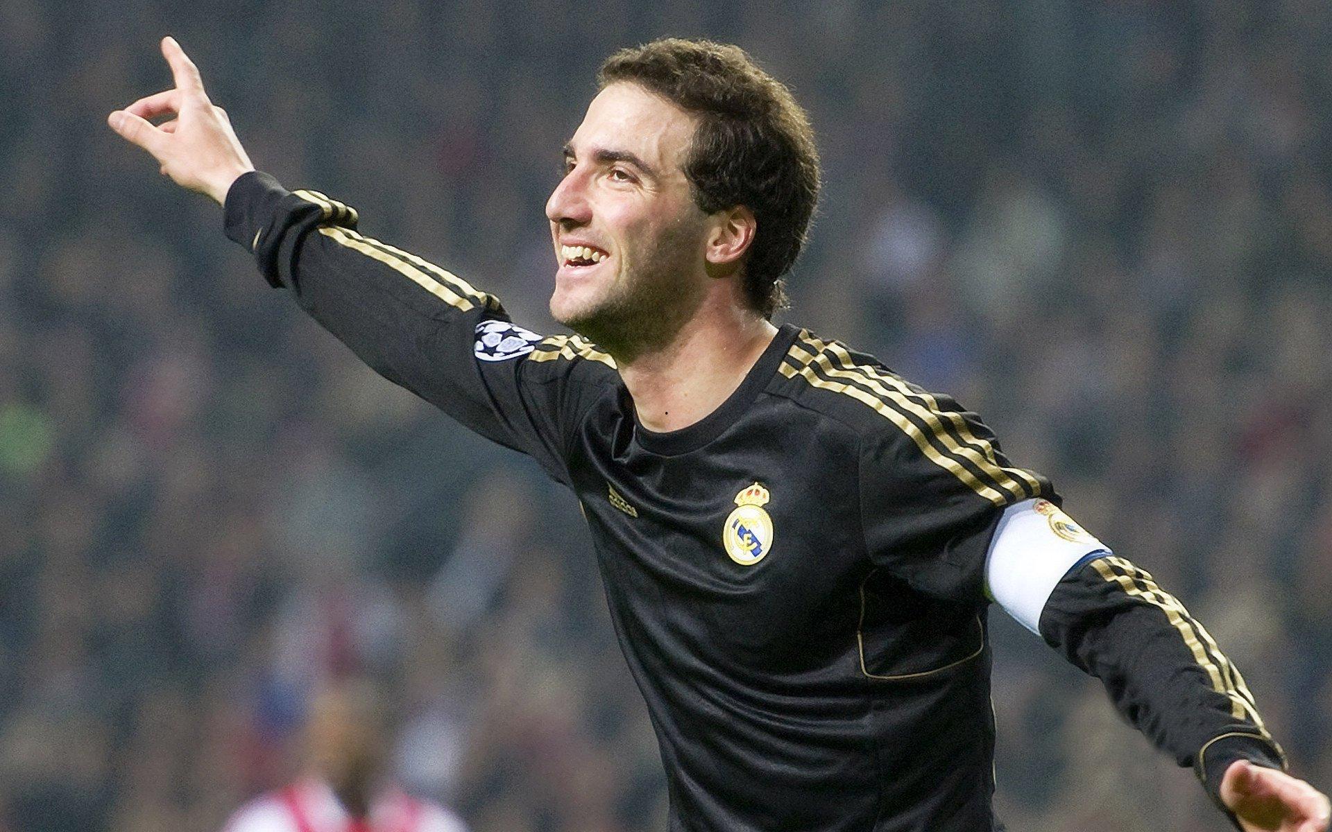 尘埃落定！曼城后防新星确认租借赫罗纳，或与阿根廷天才埃切维里组成西甲新轴线