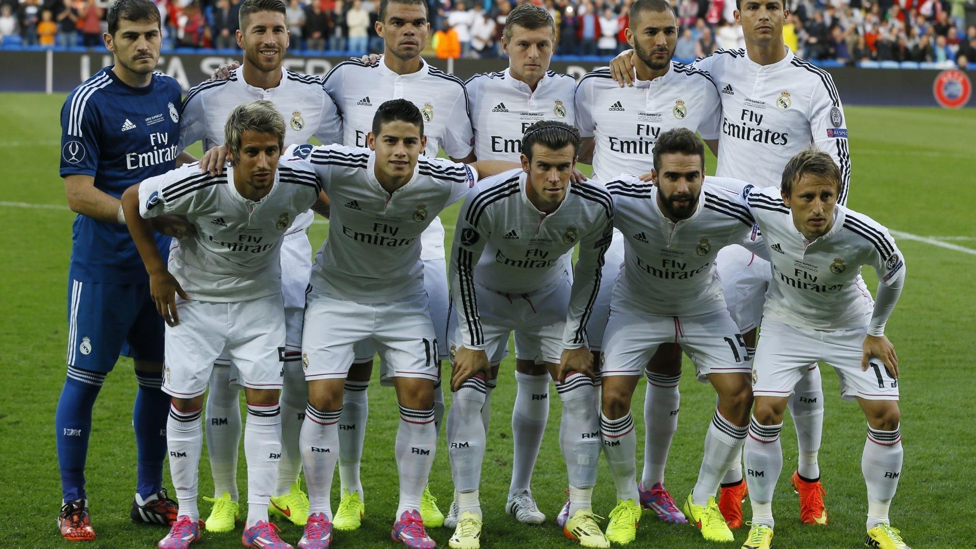 莫德里奇亲临米兰旗舰店，签名版球衣引发球迷狂热，限量售价曝光！