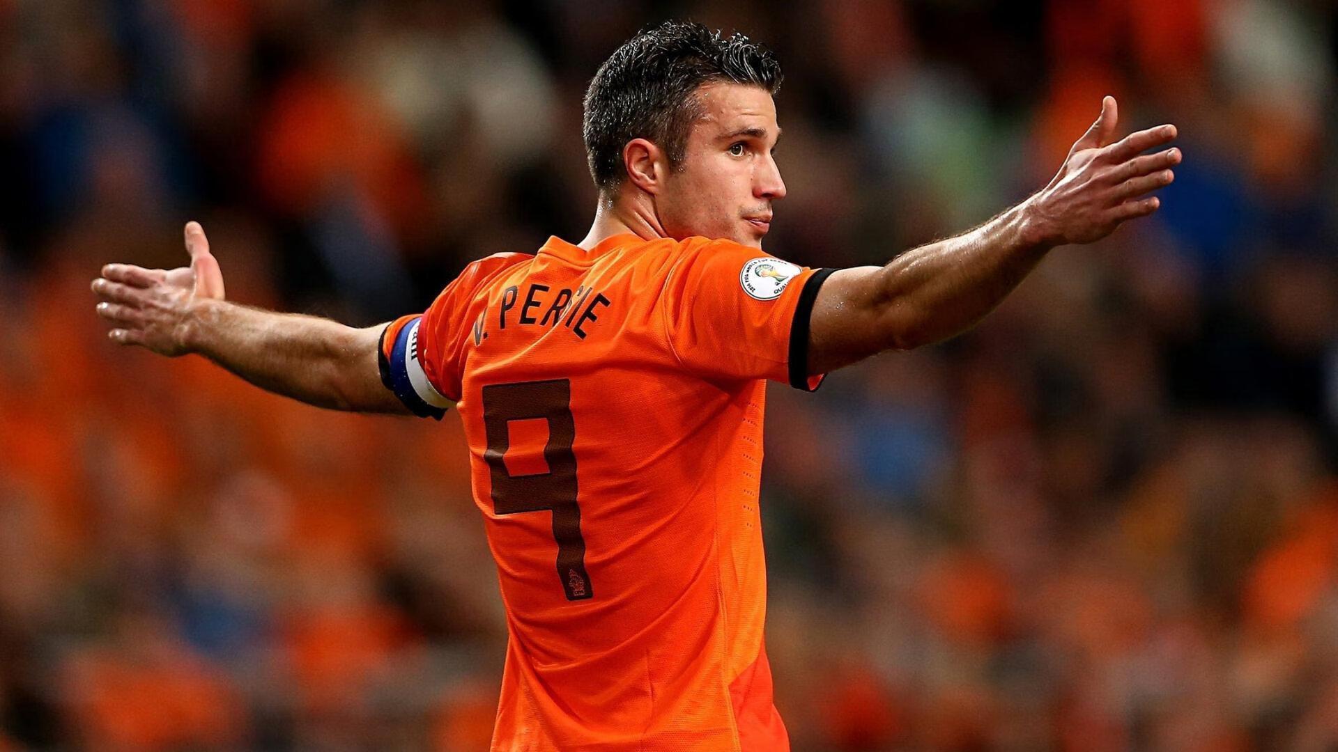 三年前的今天，鲁尼挂靴转身，从传奇射手到教练席的华丽蜕变